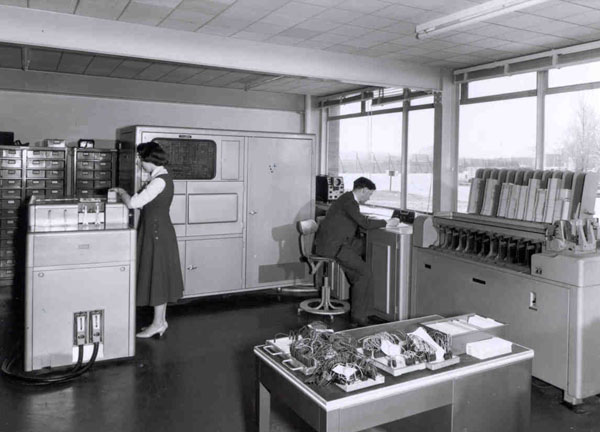 Harwell 555 Calculator, 1958 (Jim in the background)