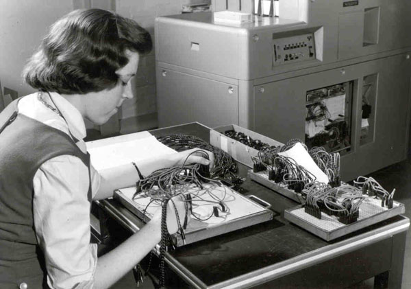 Programming the Harwell 555 Calculator (1958)