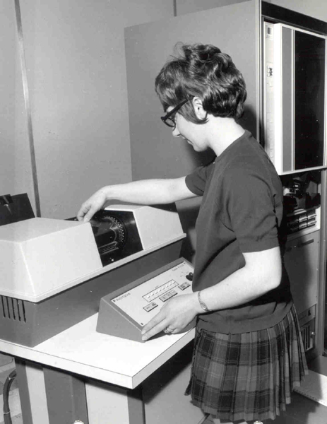 Lorna Claringbold operating the Photoscan machine