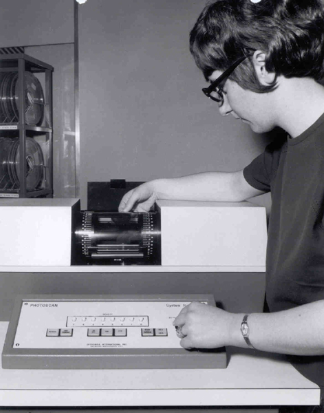 Lorna Claringbold operating the Microdensitometer