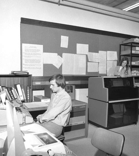 GEC 2050 Workstation: Nuclear Physics, Oxford. Note the CIGAR manual in the bookcase.