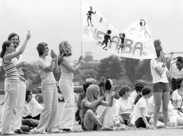 1975: Supporters