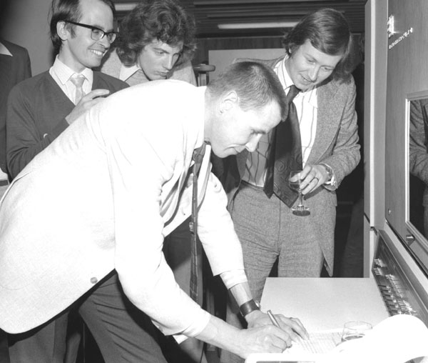 Accepting the FR80: 19 May 1975, Bob Hopgood signs