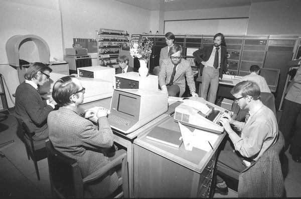 Fig 2.1a In the beginning (below) - the interactive performance of the original Prime 400 
computer of the Interactive Computing Facility was assessed by six staff working their 
way through prepared scripts of commands and measuring completion times. (203607)
