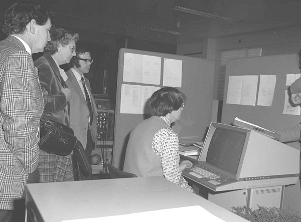 Kate Crennell demonstrating text processing facilities, April 1980