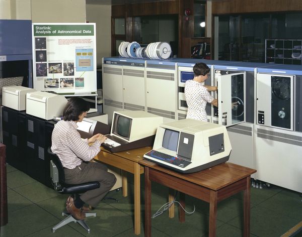 Starlink VAX11/780 in the Atlas Centre, August 1980. Anton Walter and Lorna Claringbold