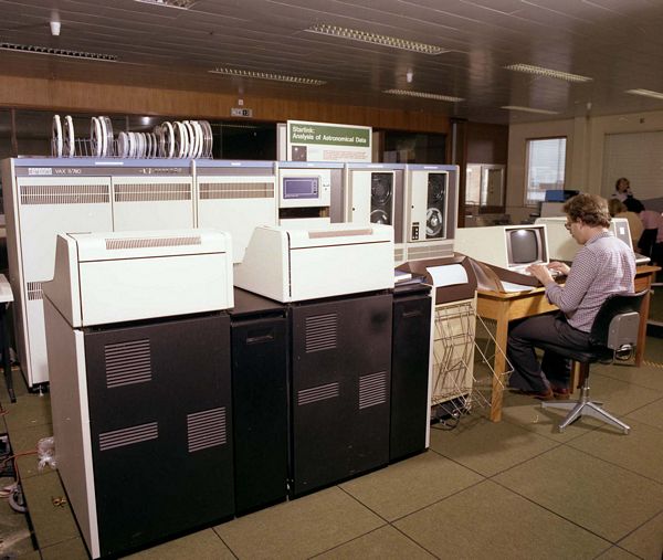 Starlink Vax in the Atlas Centre, 27 August 1980 