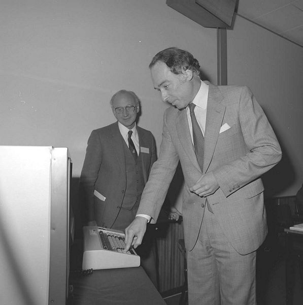 Mr Neil Macfarlane, MP, activates a special Starlink display, as Dr Godfrey Stafford, RAL's Director General, looks on.