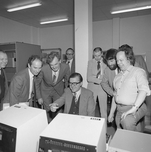 Kenneth Baker (then Minister for Industry) seems to like what he sees on one of the PERQs at RAL during his visit in 1981