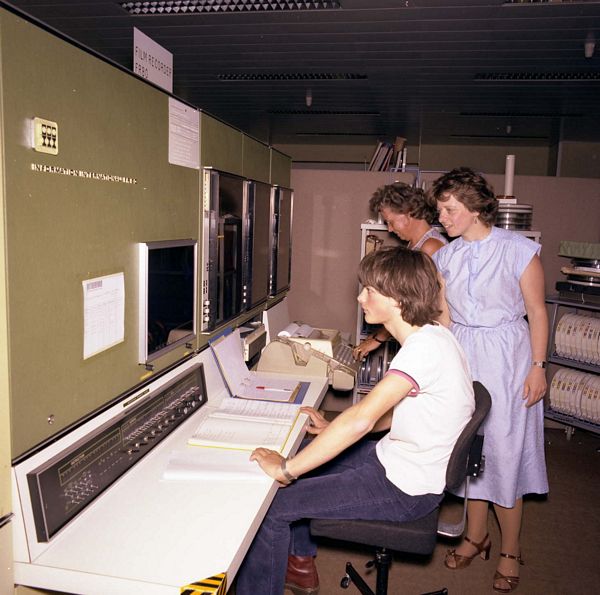 Student operating the FR80, Liz Lee (Wantage teacher) looks on, June 1982