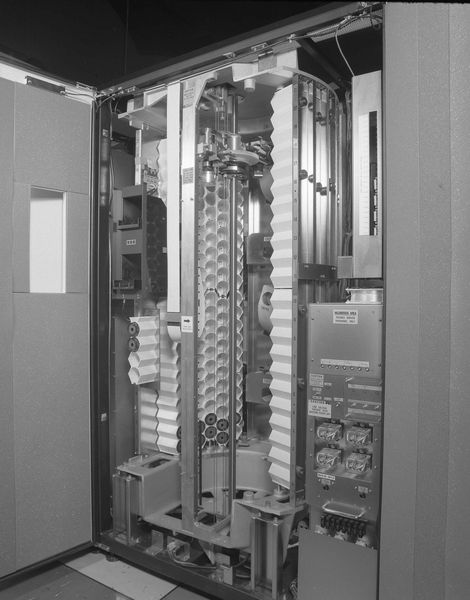 Fig 5.2 Cartridge storage cells and selector of Masstor M860.