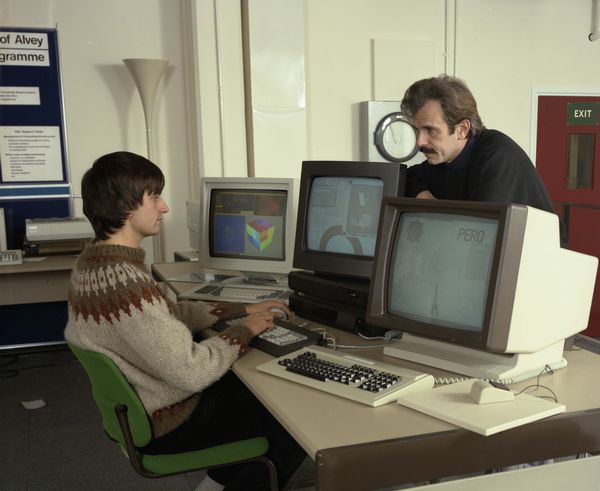 Sun, Whitechapel and PERQ Workstations: Martin Prime and Peter Kent 1985