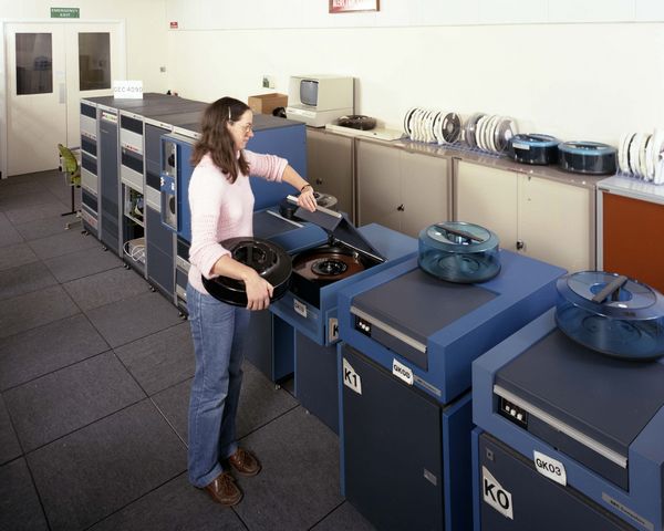 Informatics Machine Room in R1, June 1986, Shirley Wood and GEC 4090 System
