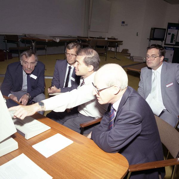 CFC Visit to RAL, 1986, Software Tools Demo: Doug Lewin, John Wootton, Peter Brown, George Davies, DTI Rep, Mike Hotchkiss