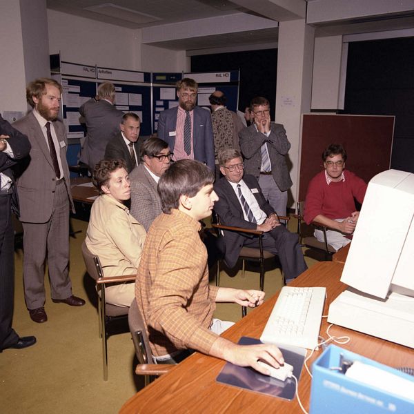 Martin Prime demonstrating UIMS to the Engineering Board Computing Committee, Chairman seated, Malcolm Atkinson standing centre with Bob Hopgood left and Brian Colyer right looking on
