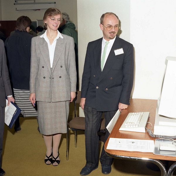 Ruth Kidd demonstrating to Jurgen Schonhut at the BCS Displays Group Meeting