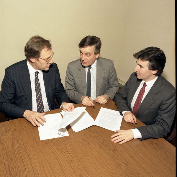 Bob Giles (IBM), Brian Davies (Head of CCD) and Eamonn Kearns (IBM) discuss the Agreement