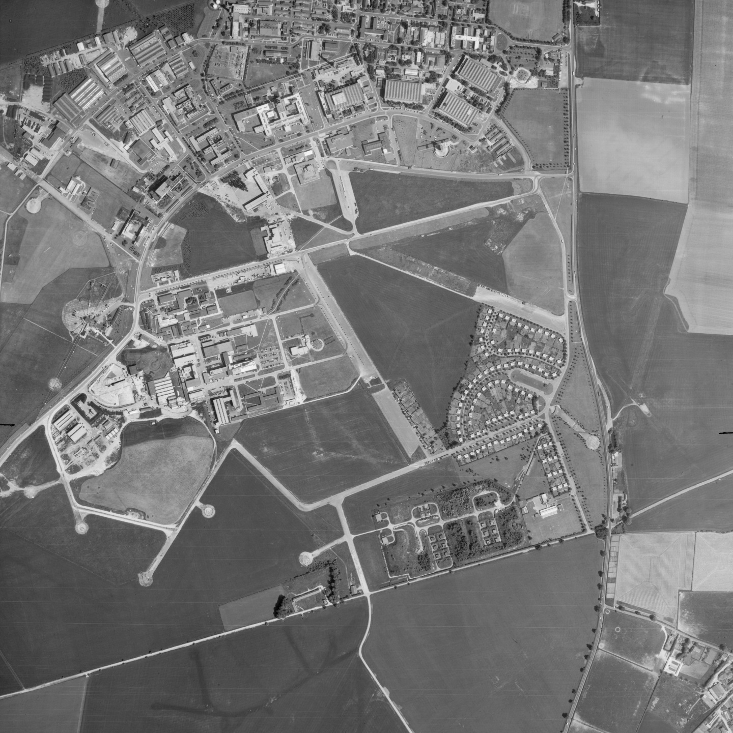 Aerial view of AERE Harwell and Rutherford Laboratory (1967, RAF Photography)